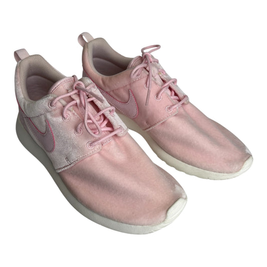 Roshe One Nike Runners size 8