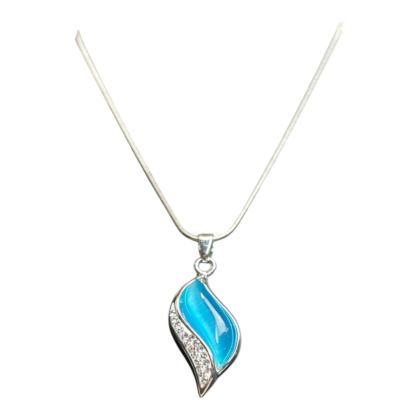Vintage Aquamarine Chatoyant Rhinestone Pendant Necklace