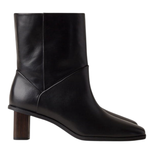 Leather Boot with Tilted Heel size 7