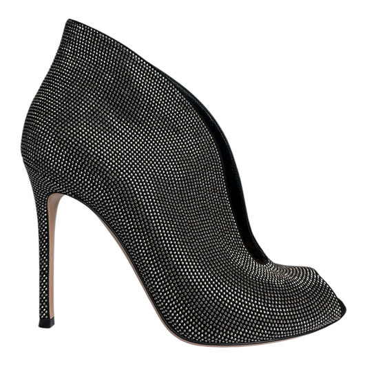 Vamp Pinstud Shoes size 38