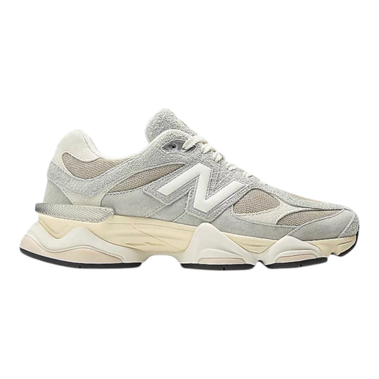 9060 Shoes size 7
